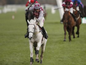 Smad Place wins the Hennessy Gold Cup at Newbury in commanding fashion