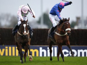 Cue Card (right) pips Vautour into the King George