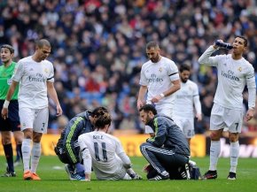 Gareth Bale of genuine Madrid lies injured during the Los Angeles Liga match against displaying Gijon on January 17, 2016