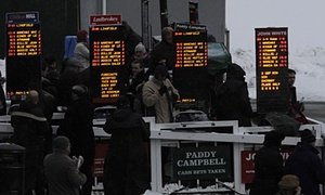 Horse Racing - Lingfield Racecourse